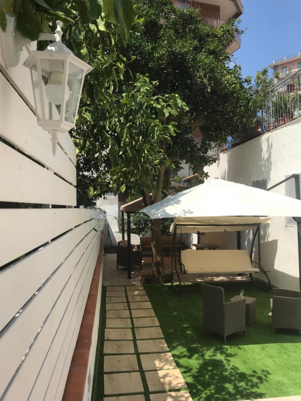 Virgilio'S Garden Bed and Breakfast Castellammare di Stabia Exteriör bild