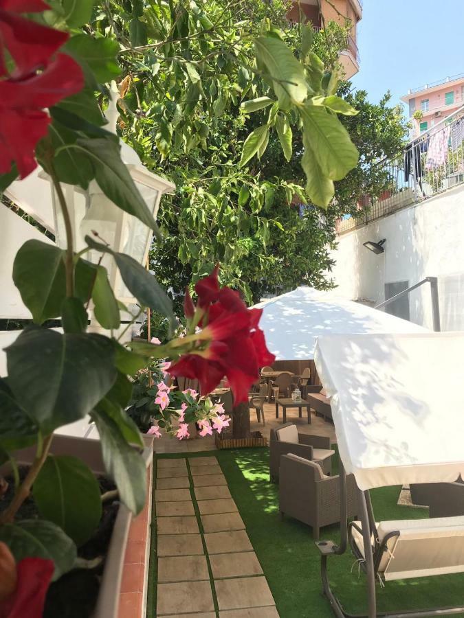 Virgilio'S Garden Bed and Breakfast Castellammare di Stabia Exteriör bild